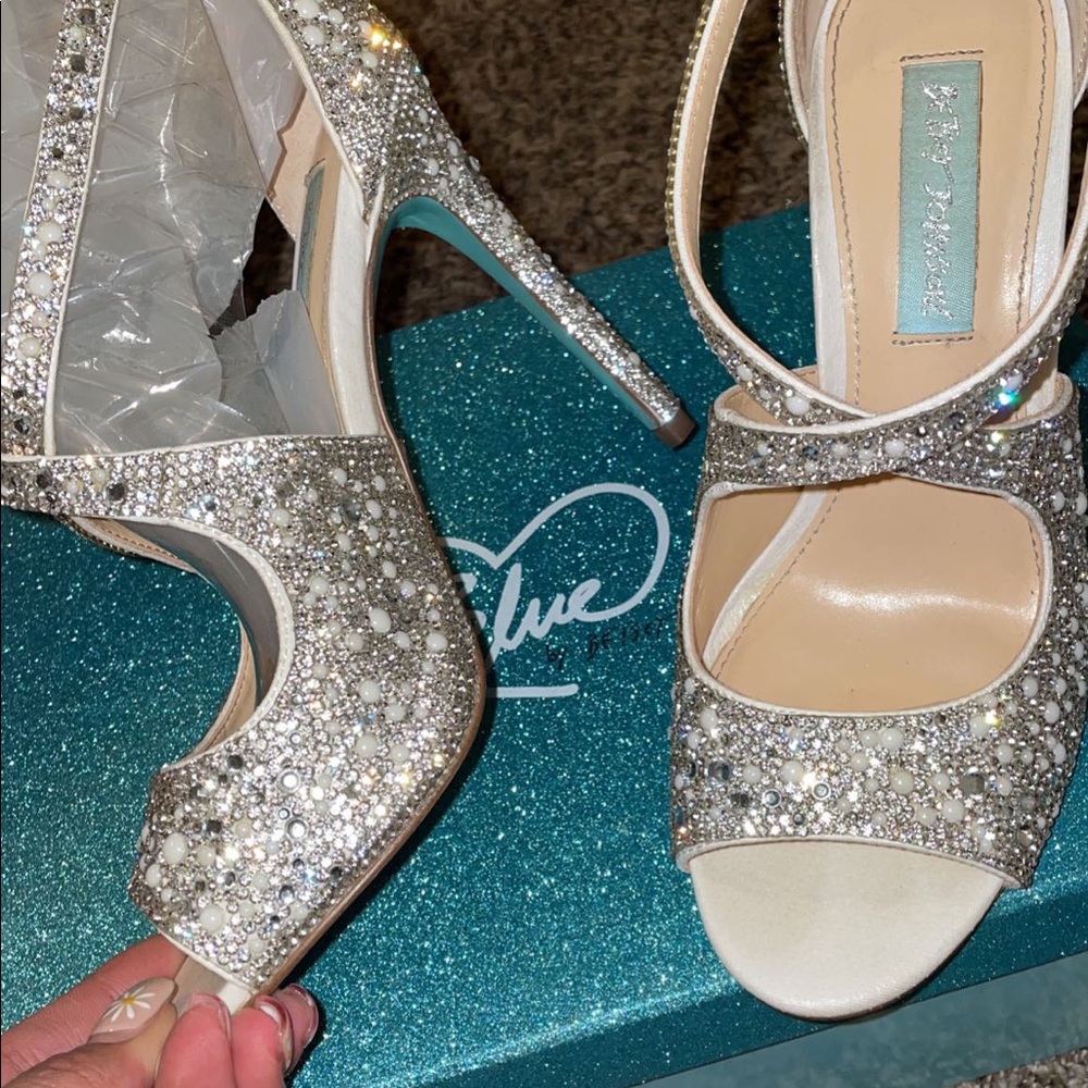 Beautiful Rhinestone Heels 👠 - Picture 5 of 8
